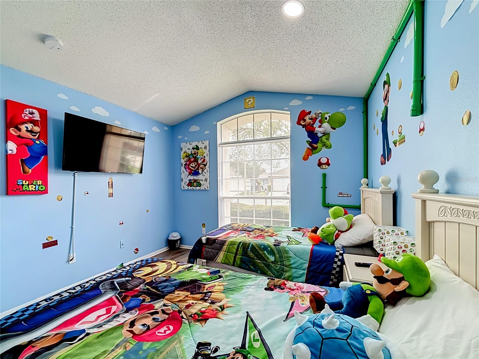 121 BLOOMINGDALE DR