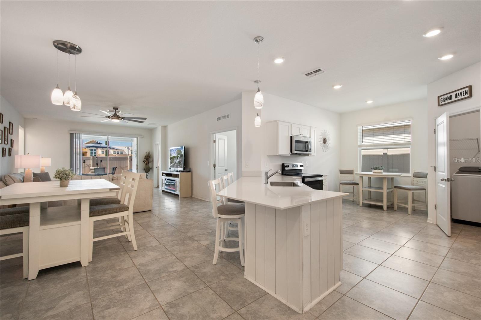 1172 TYLER LOOP