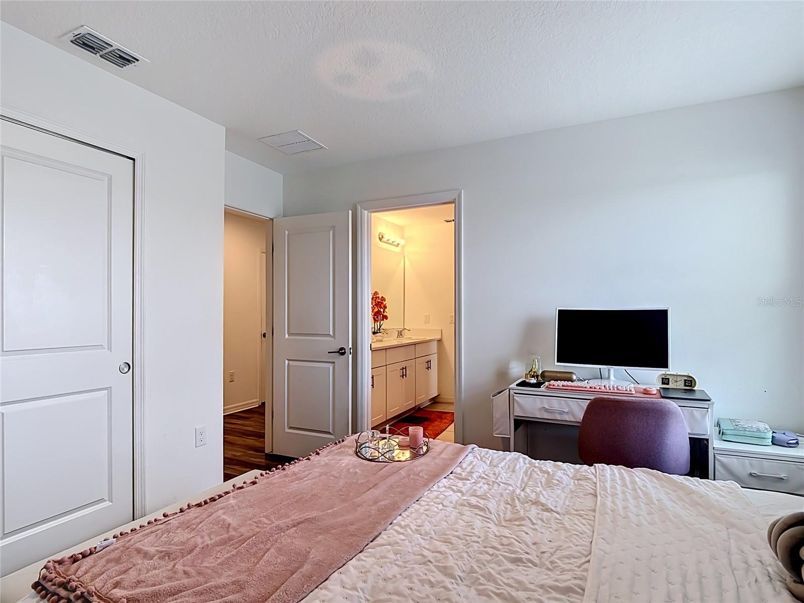 246 ZIRCON RD