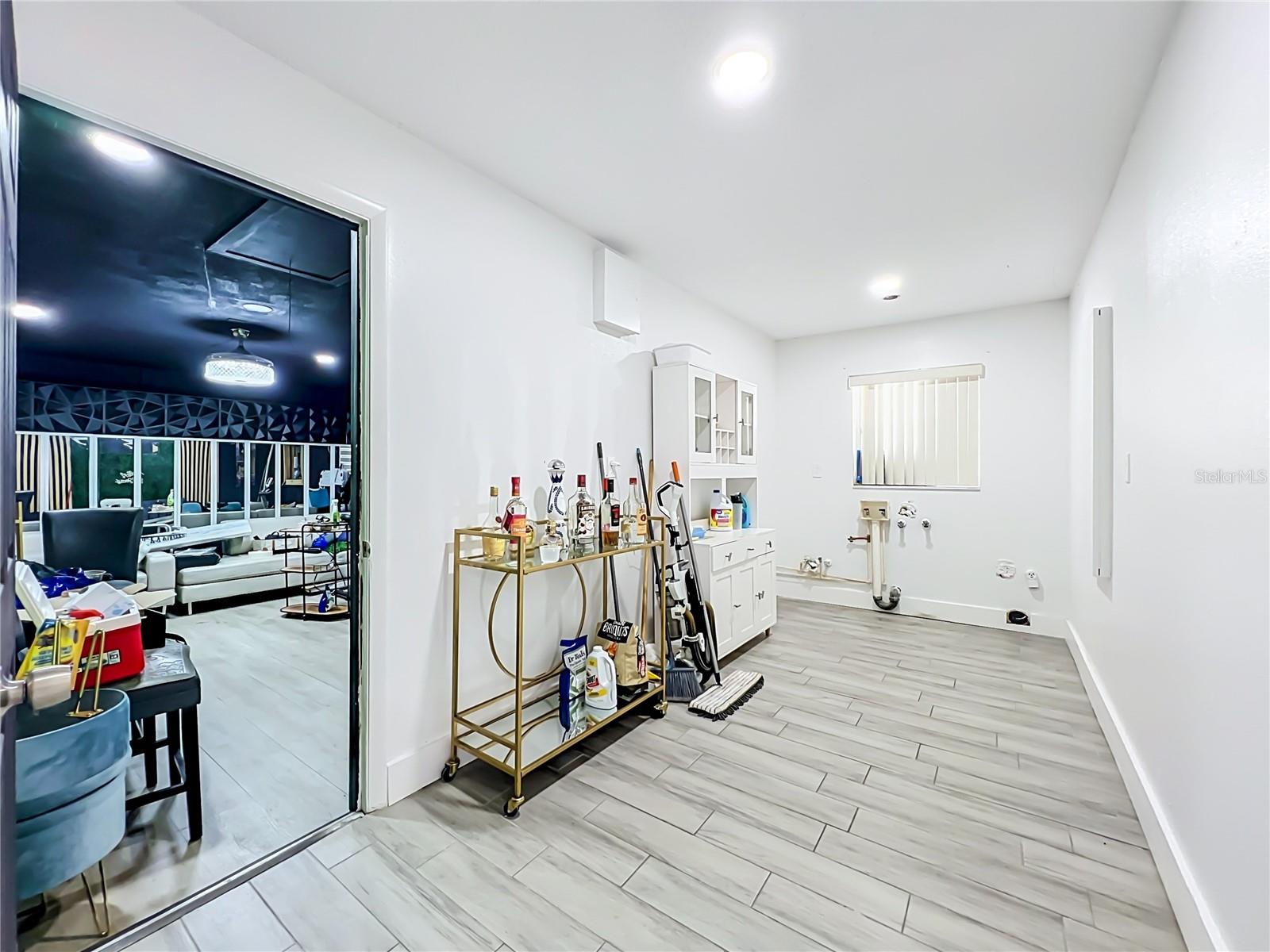 2425 LAUDERDALE CT