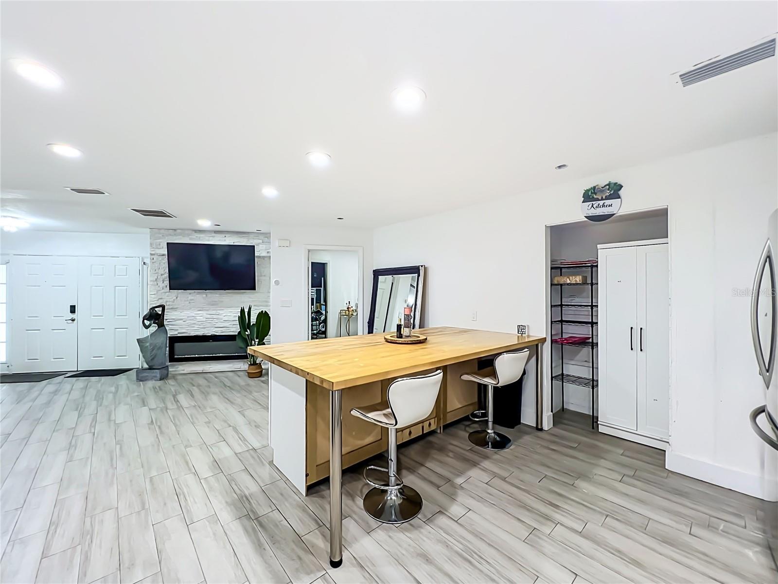2425 LAUDERDALE CT