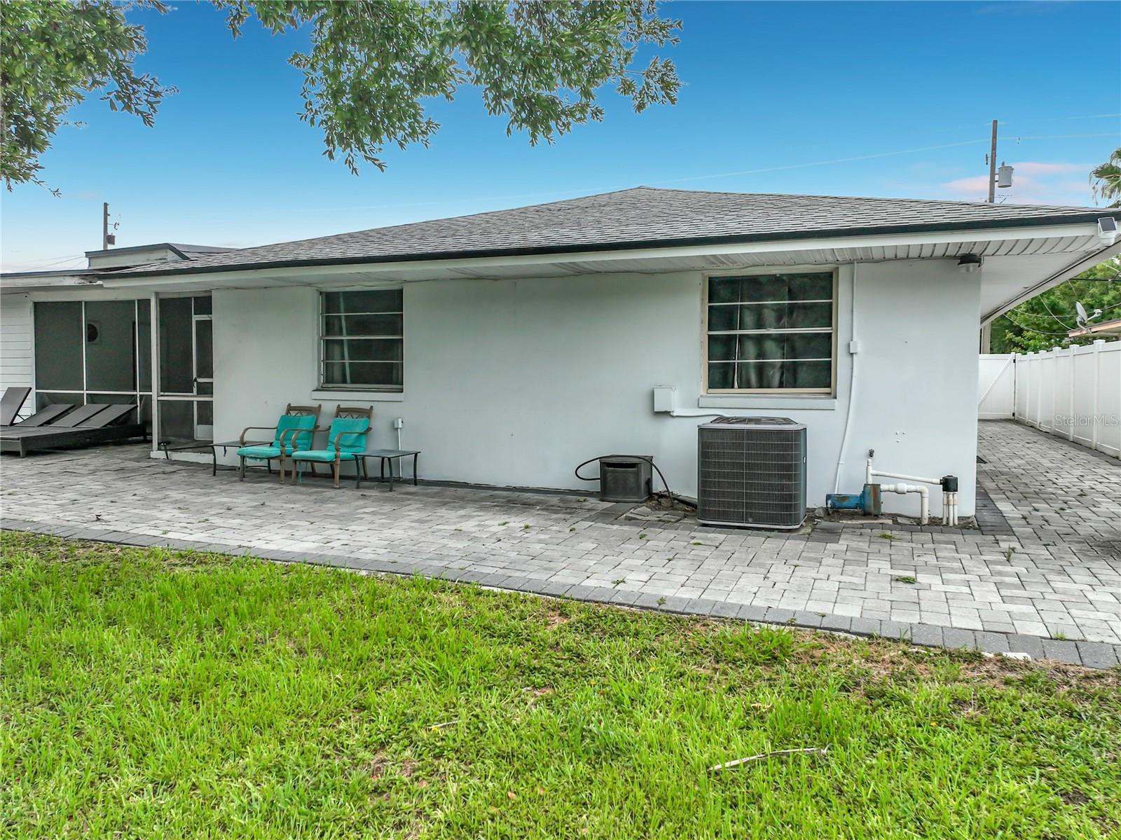 2425 LAUDERDALE CT