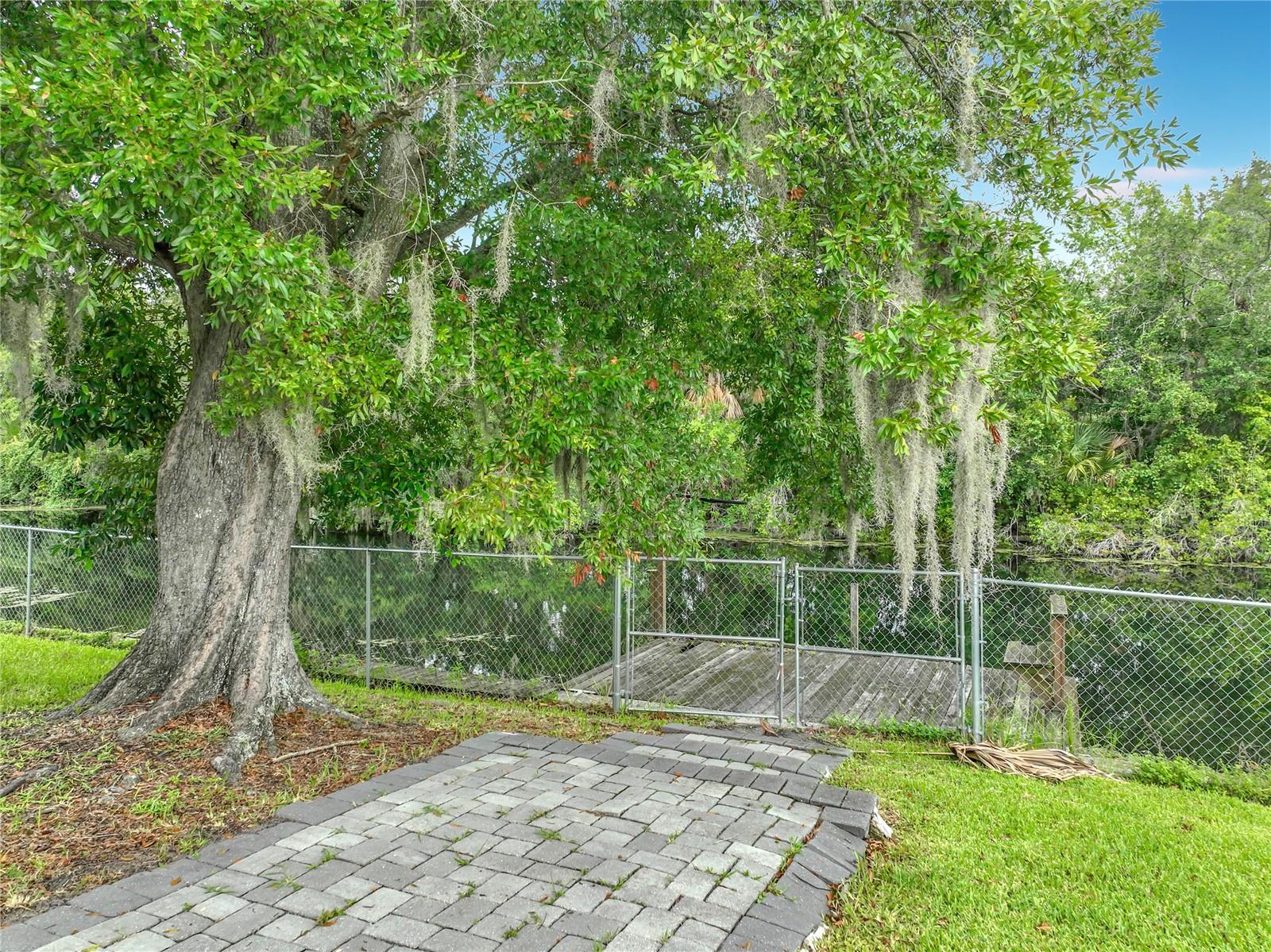 2425 LAUDERDALE CT