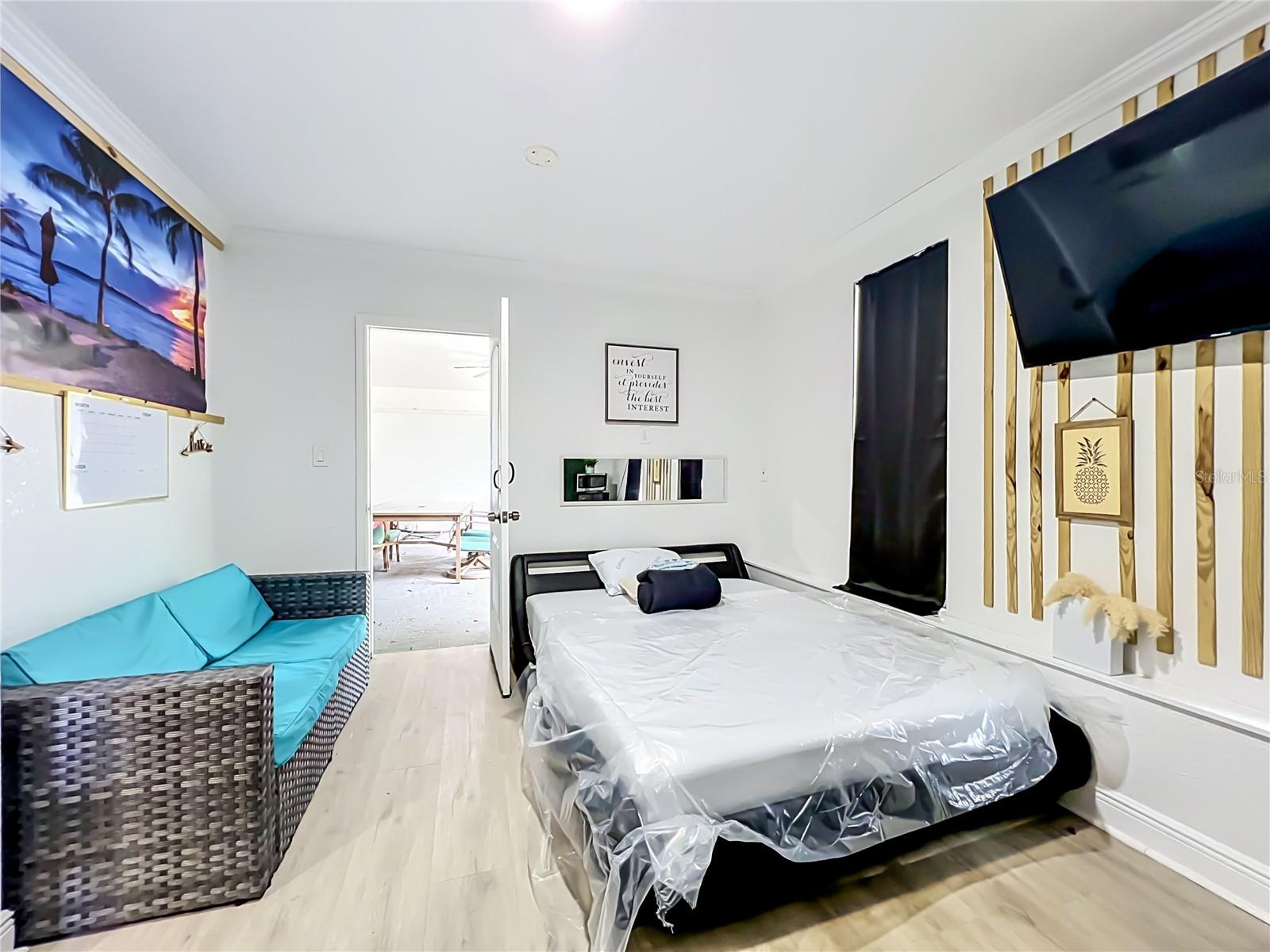 2425 LAUDERDALE CT