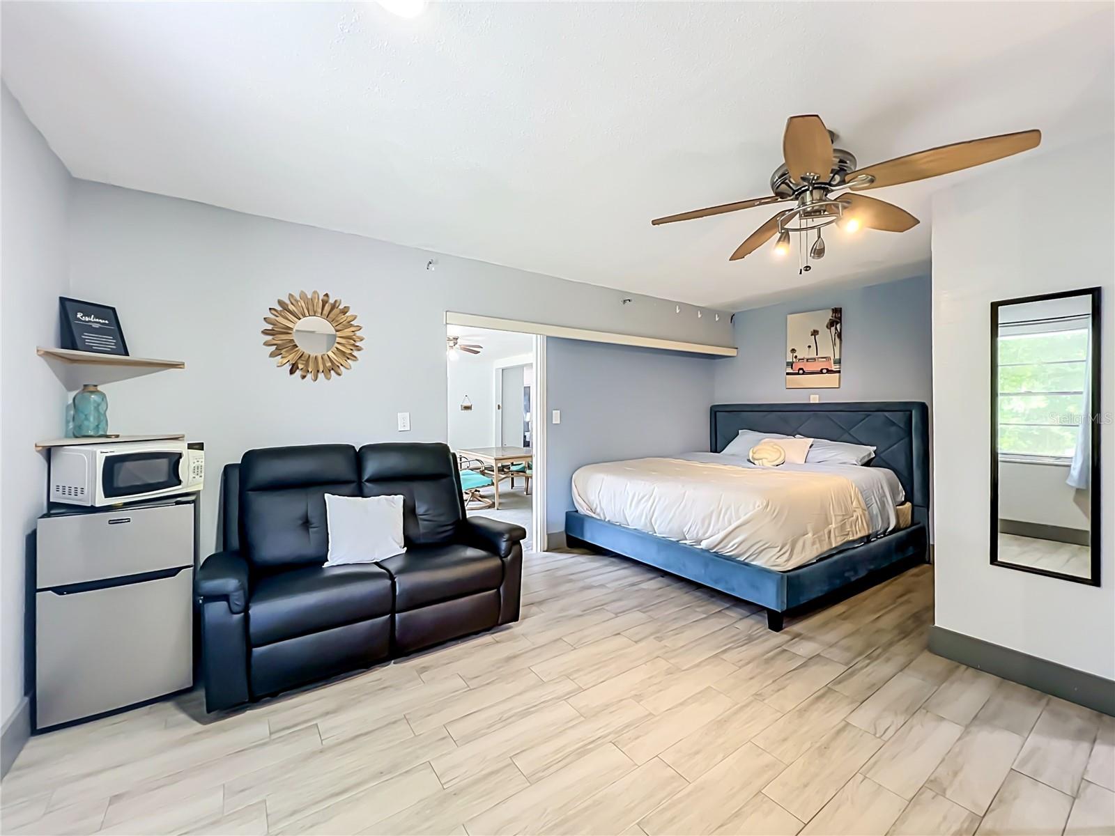 2425 LAUDERDALE CT