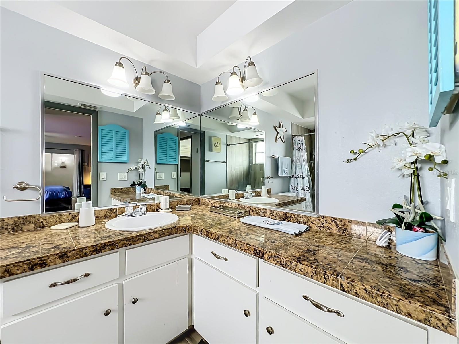 2425 LAUDERDALE CT