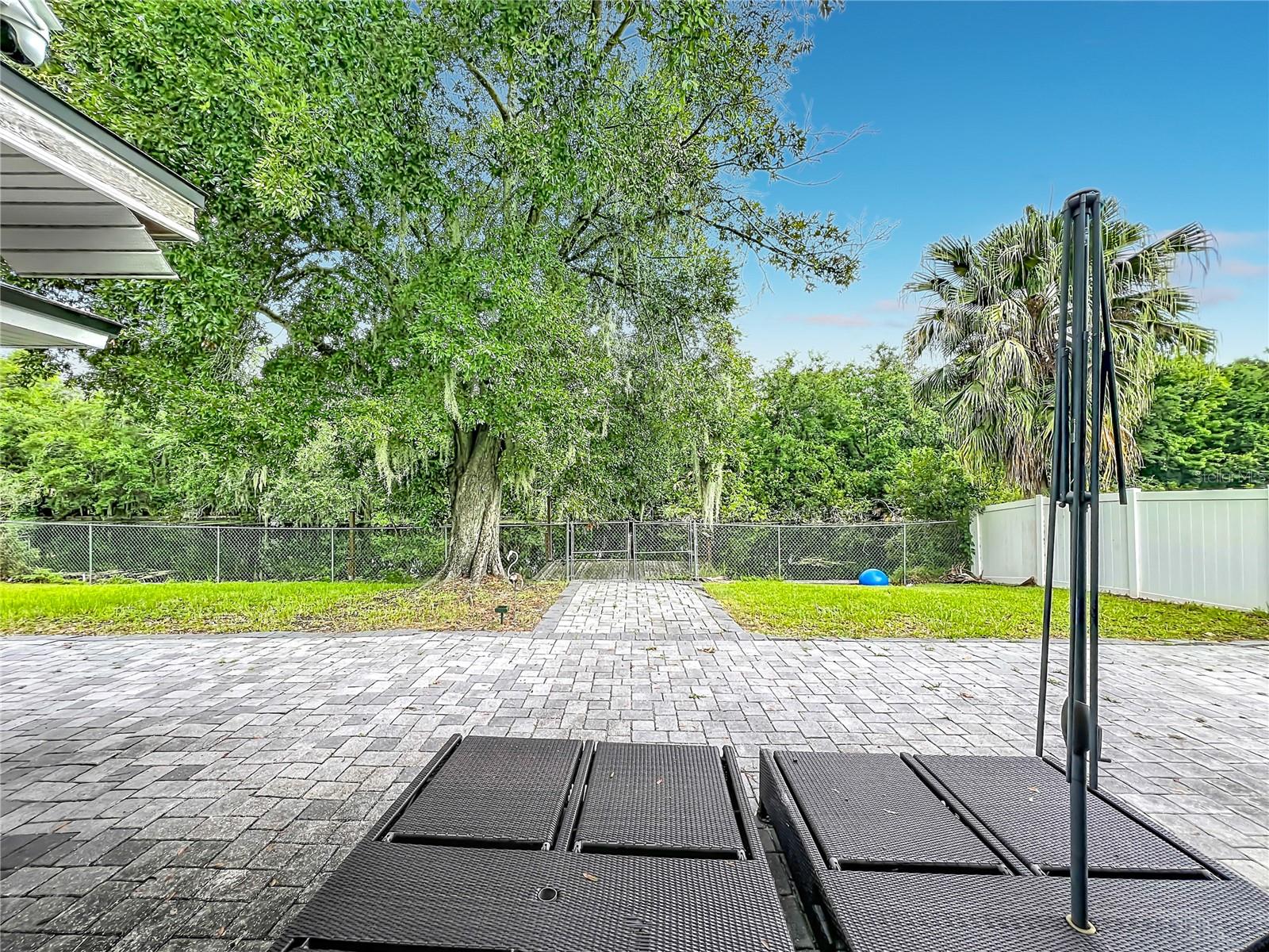 2425 LAUDERDALE CT