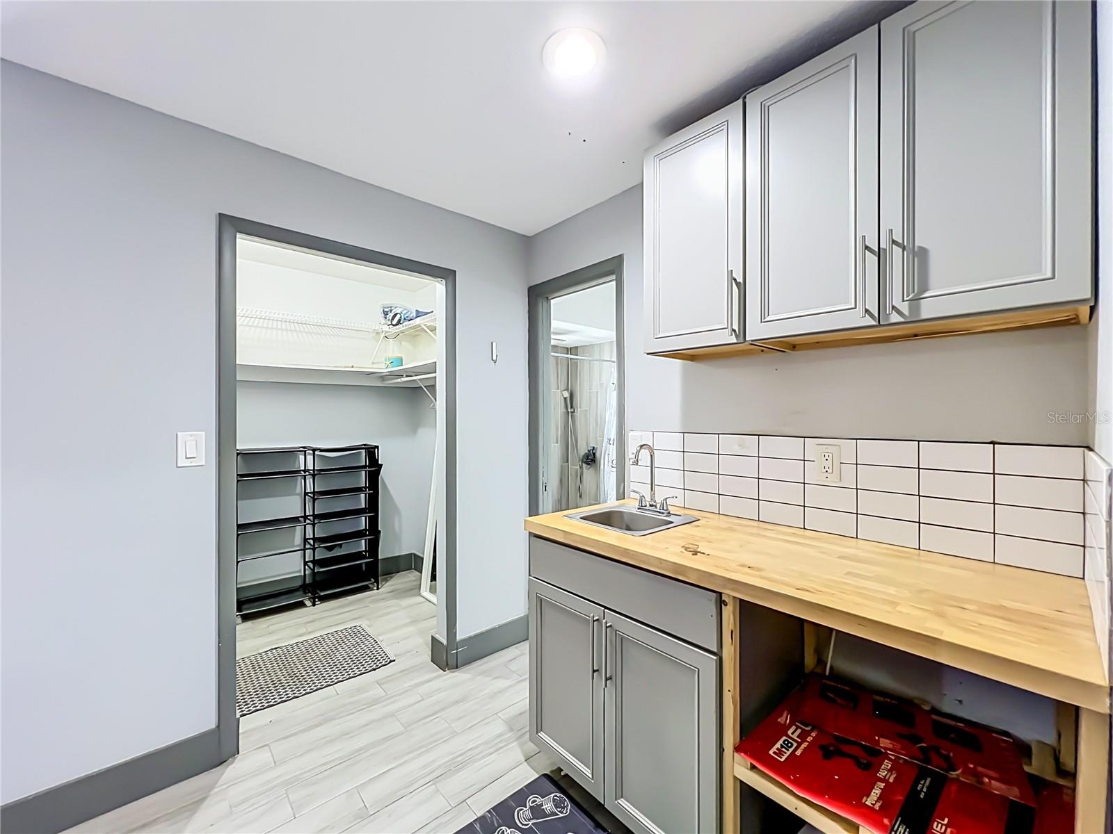 2425 LAUDERDALE CT