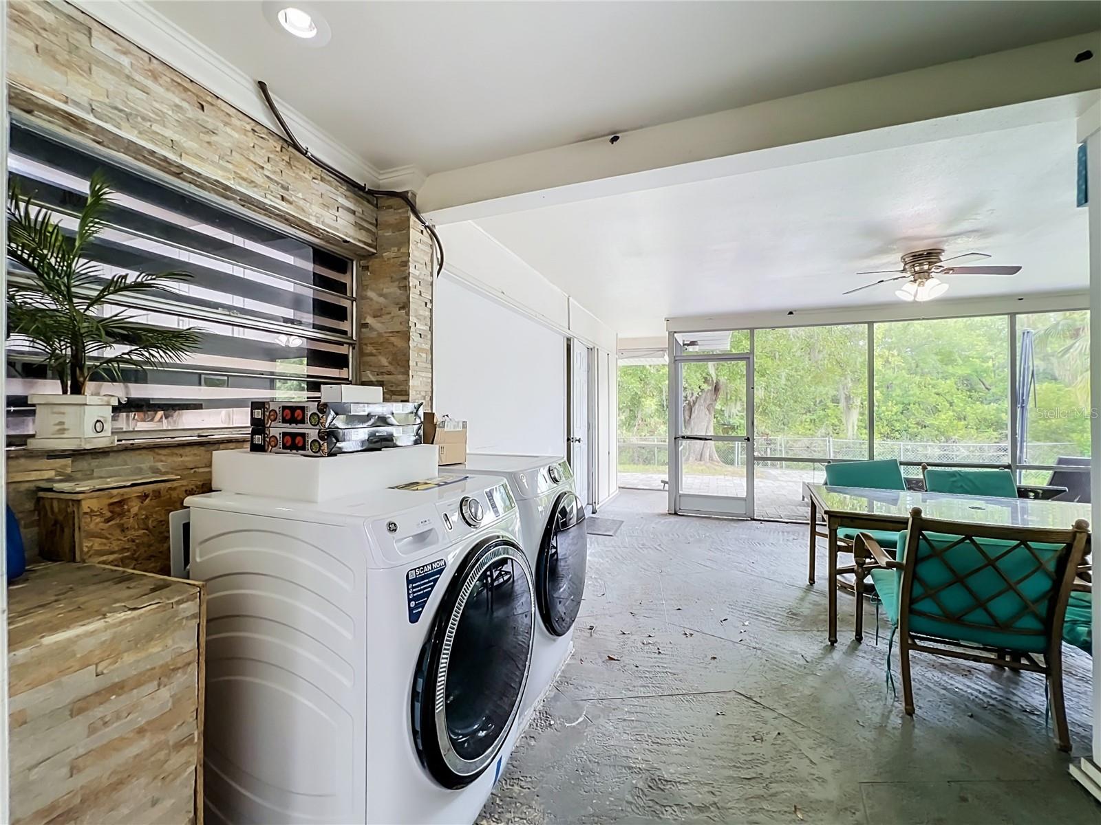 2425 LAUDERDALE CT