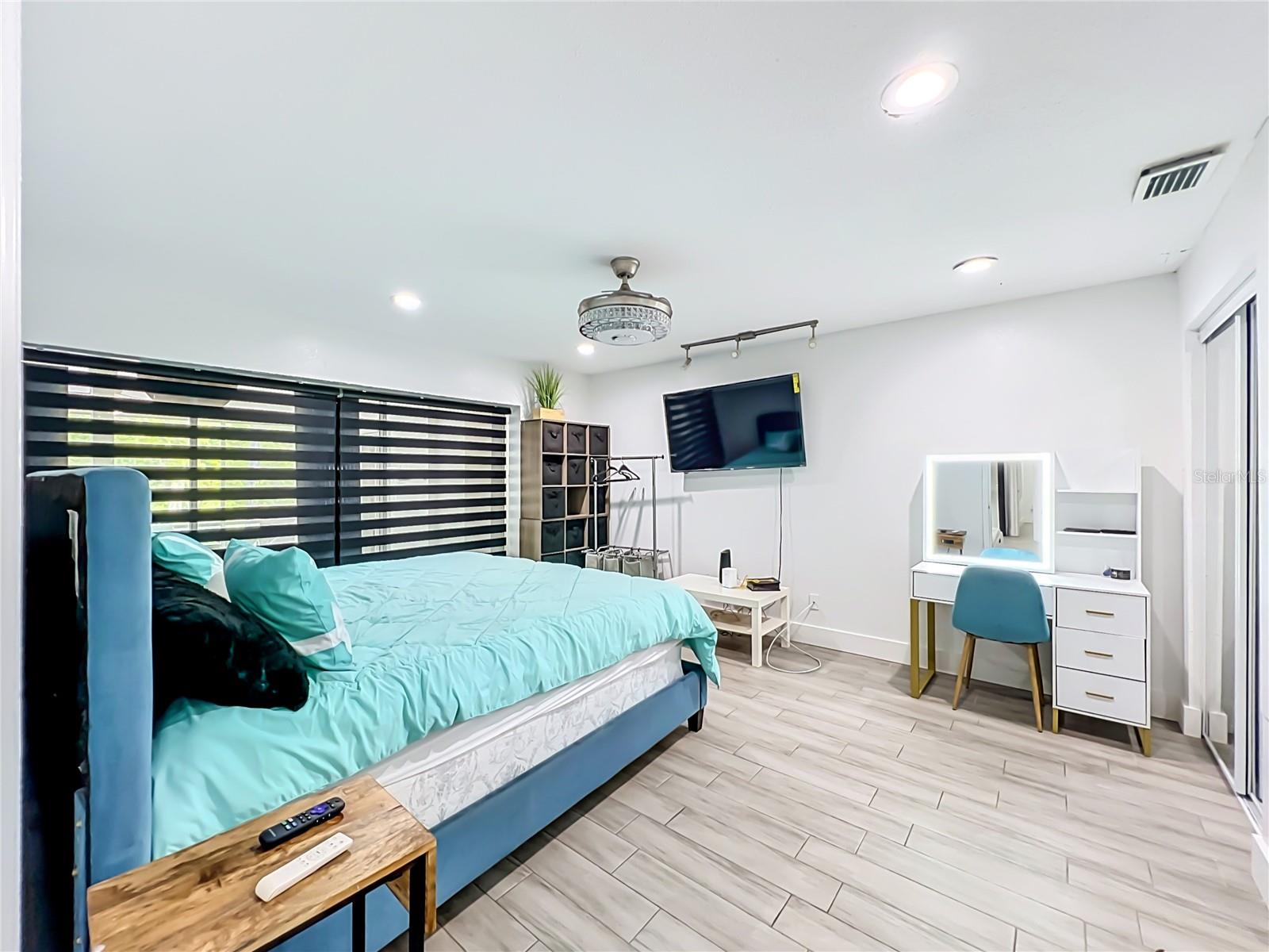 2425 LAUDERDALE CT