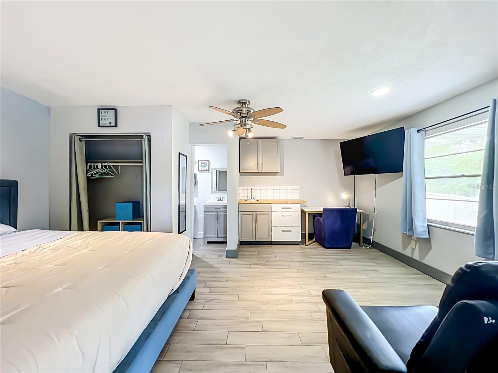 2425 LAUDERDALE CT