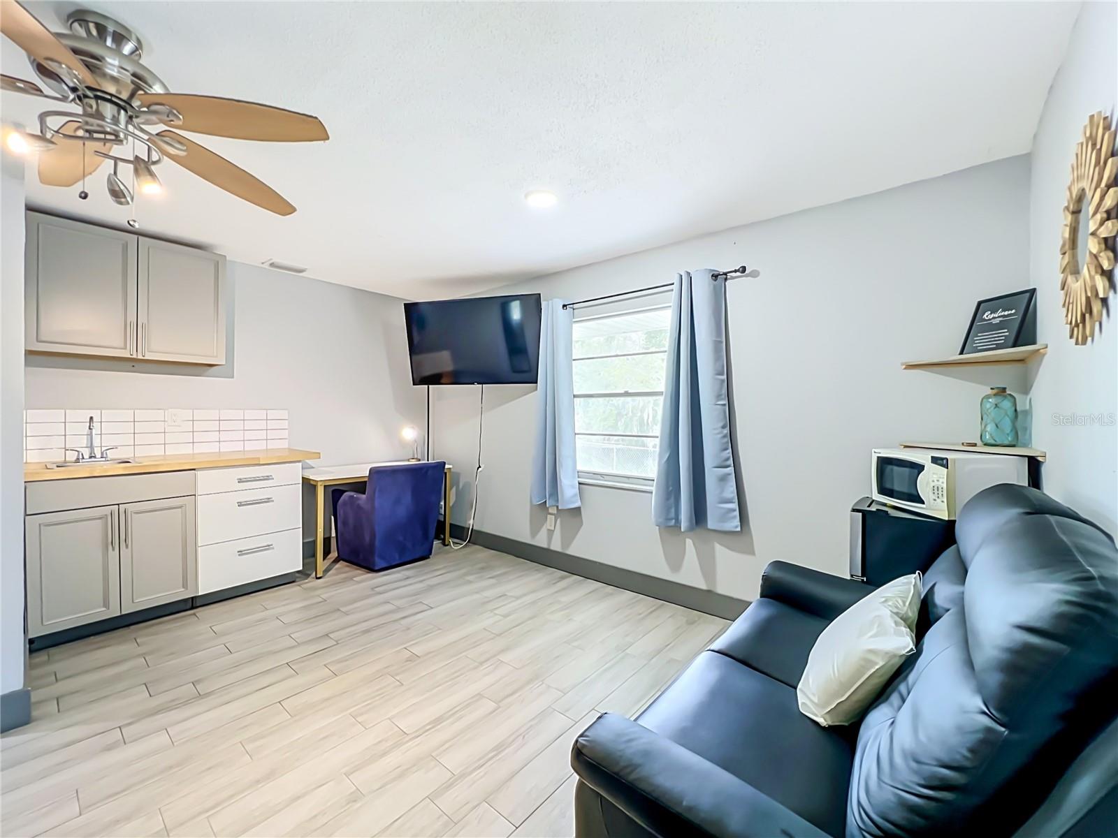2425 LAUDERDALE CT