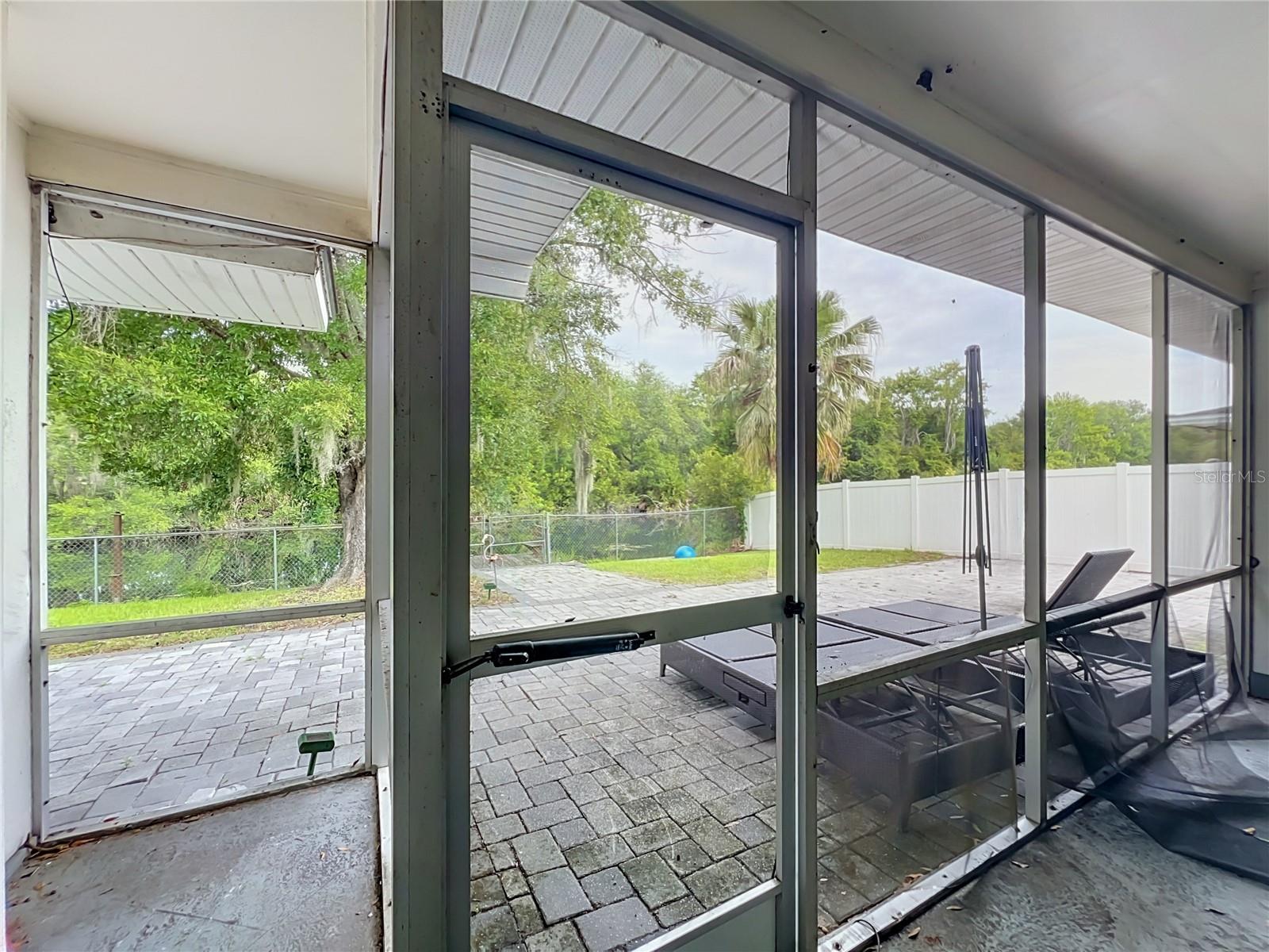 2425 LAUDERDALE CT