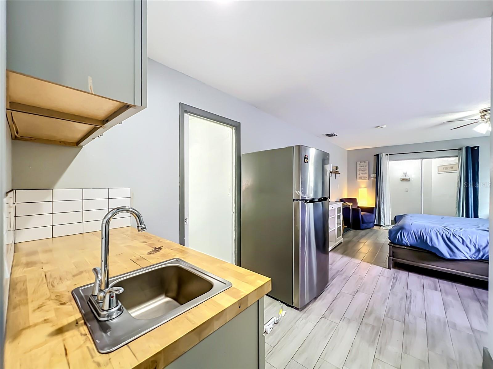 2425 LAUDERDALE CT