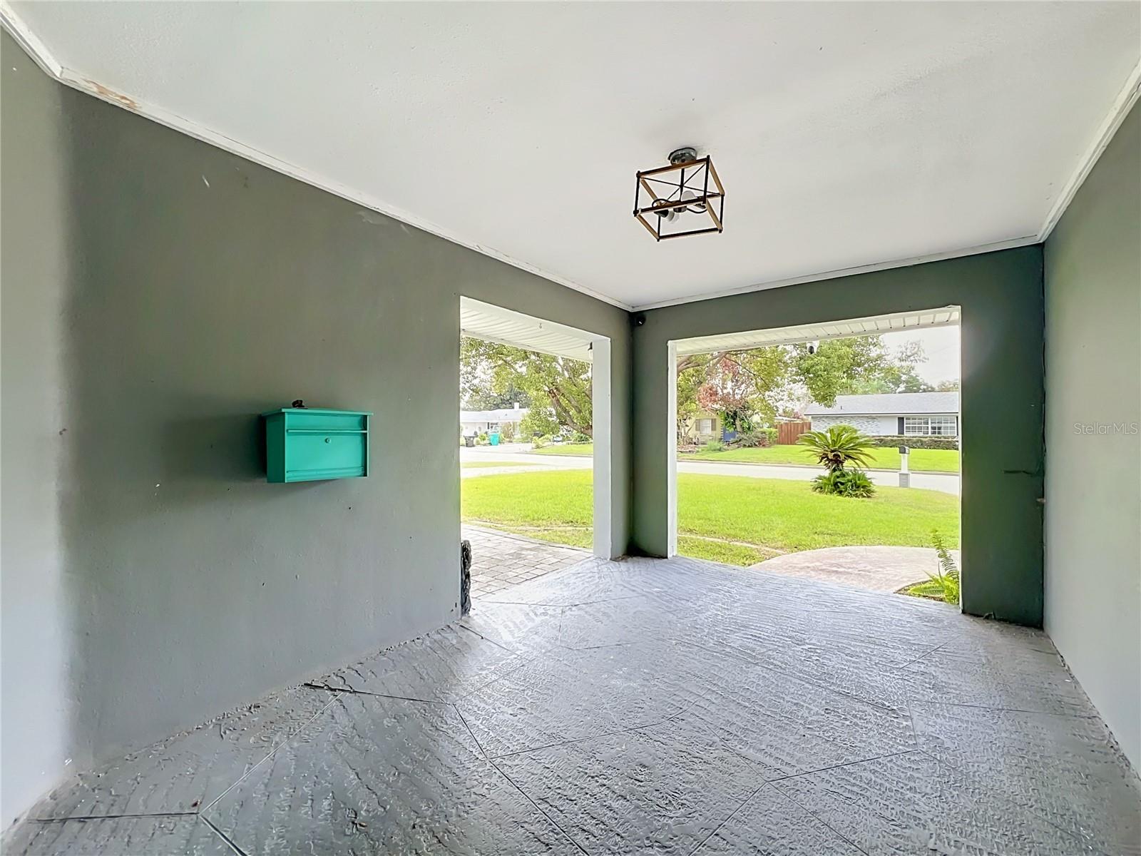 2425 LAUDERDALE CT