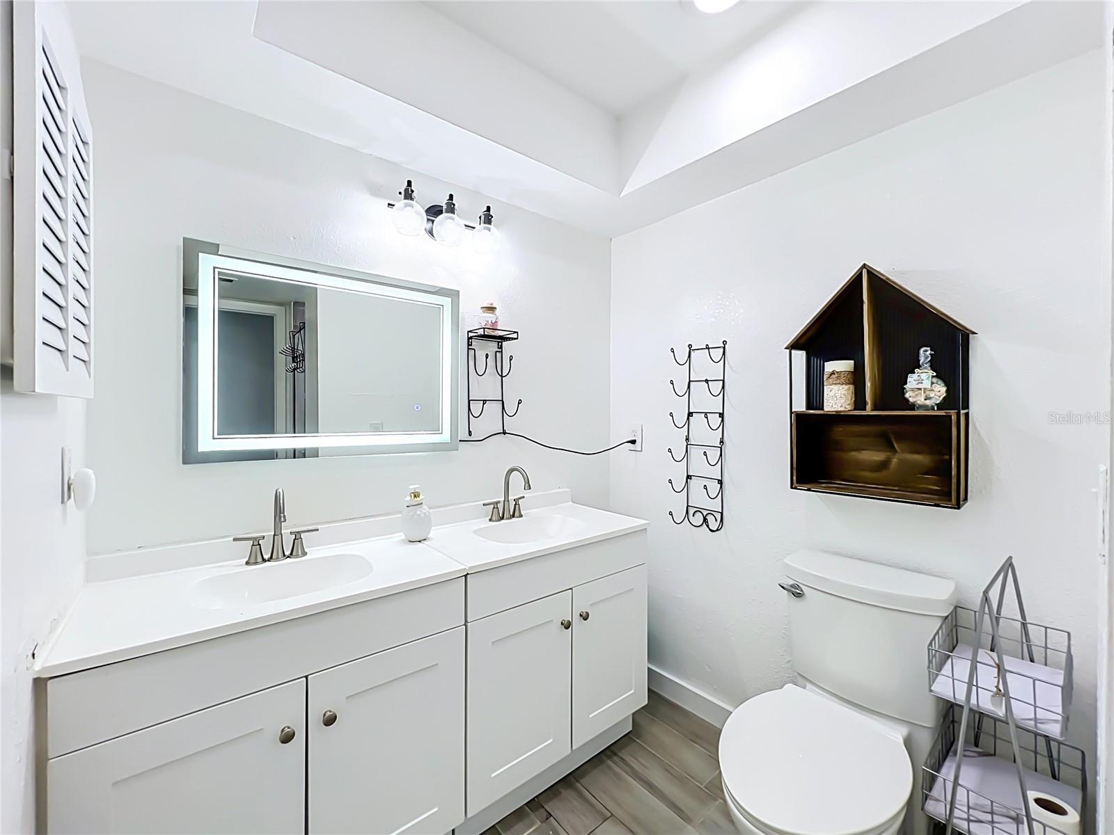 2425 LAUDERDALE CT