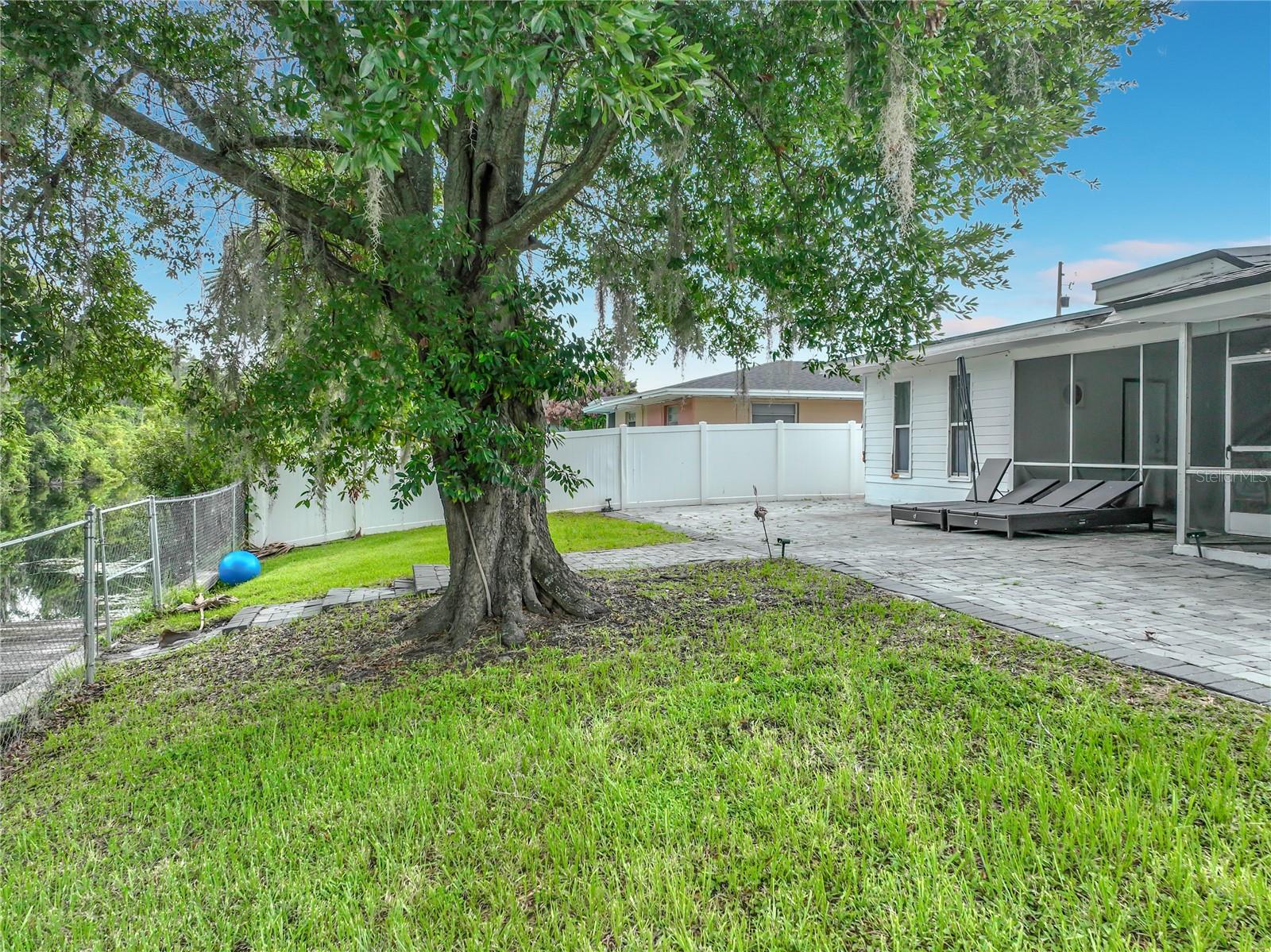 2425 LAUDERDALE CT