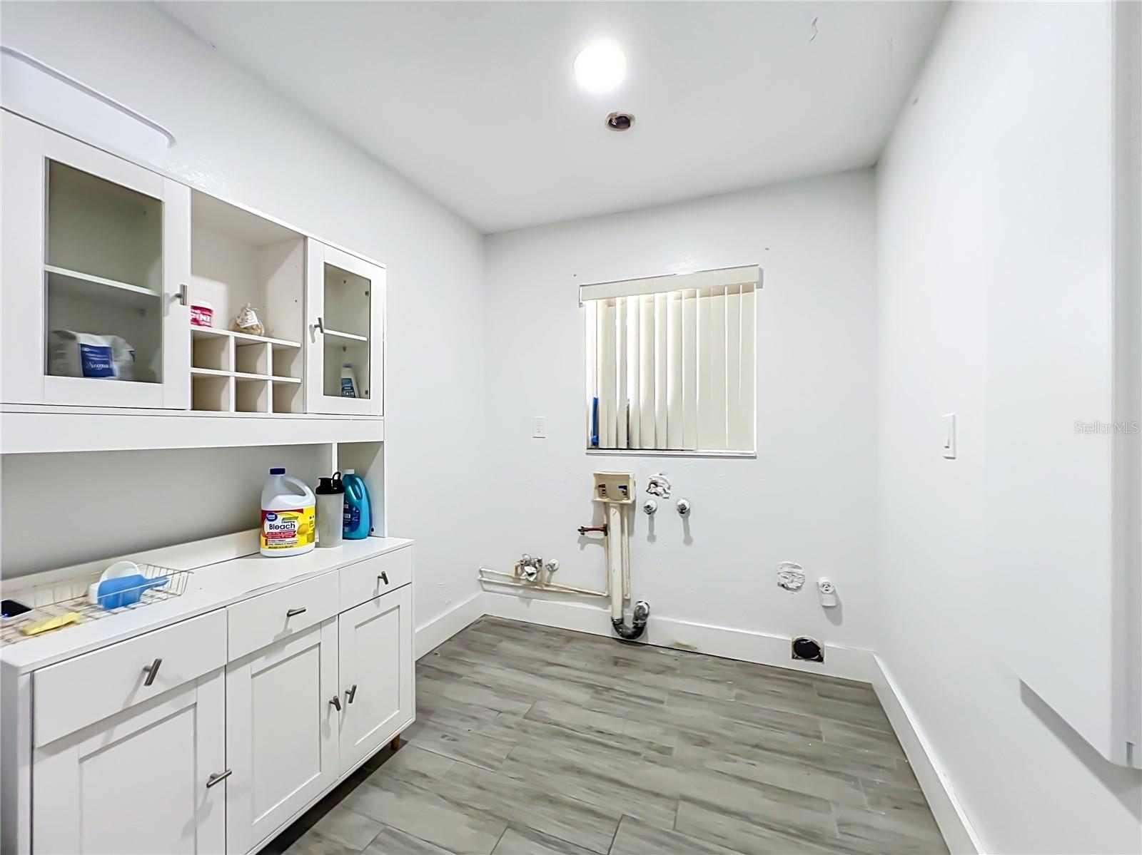 2425 LAUDERDALE CT