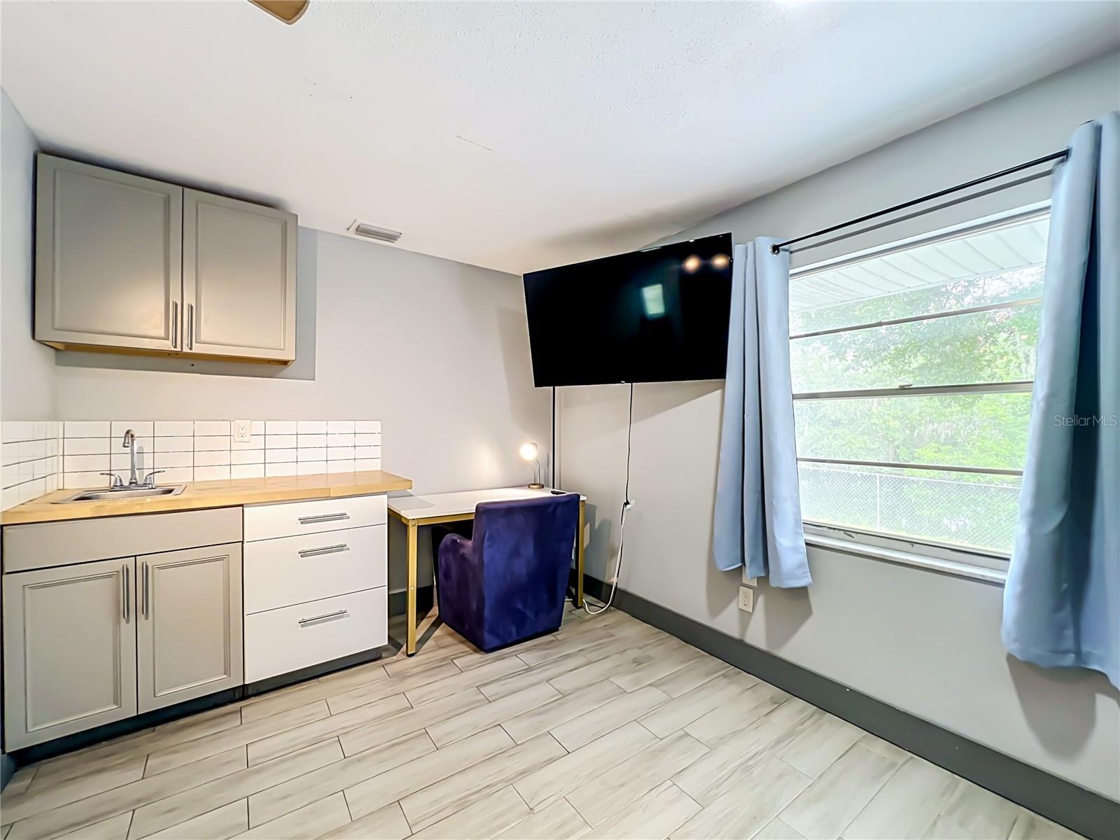 2425 LAUDERDALE CT