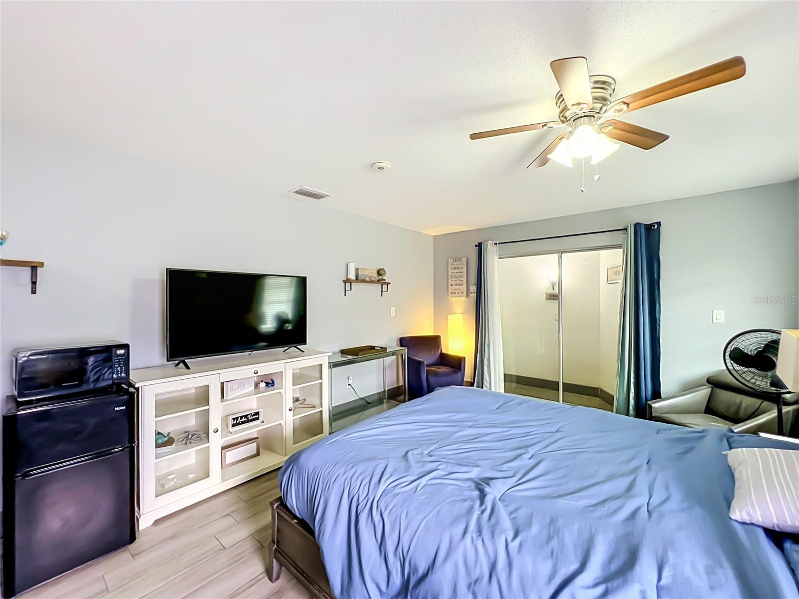 2425 LAUDERDALE CT
