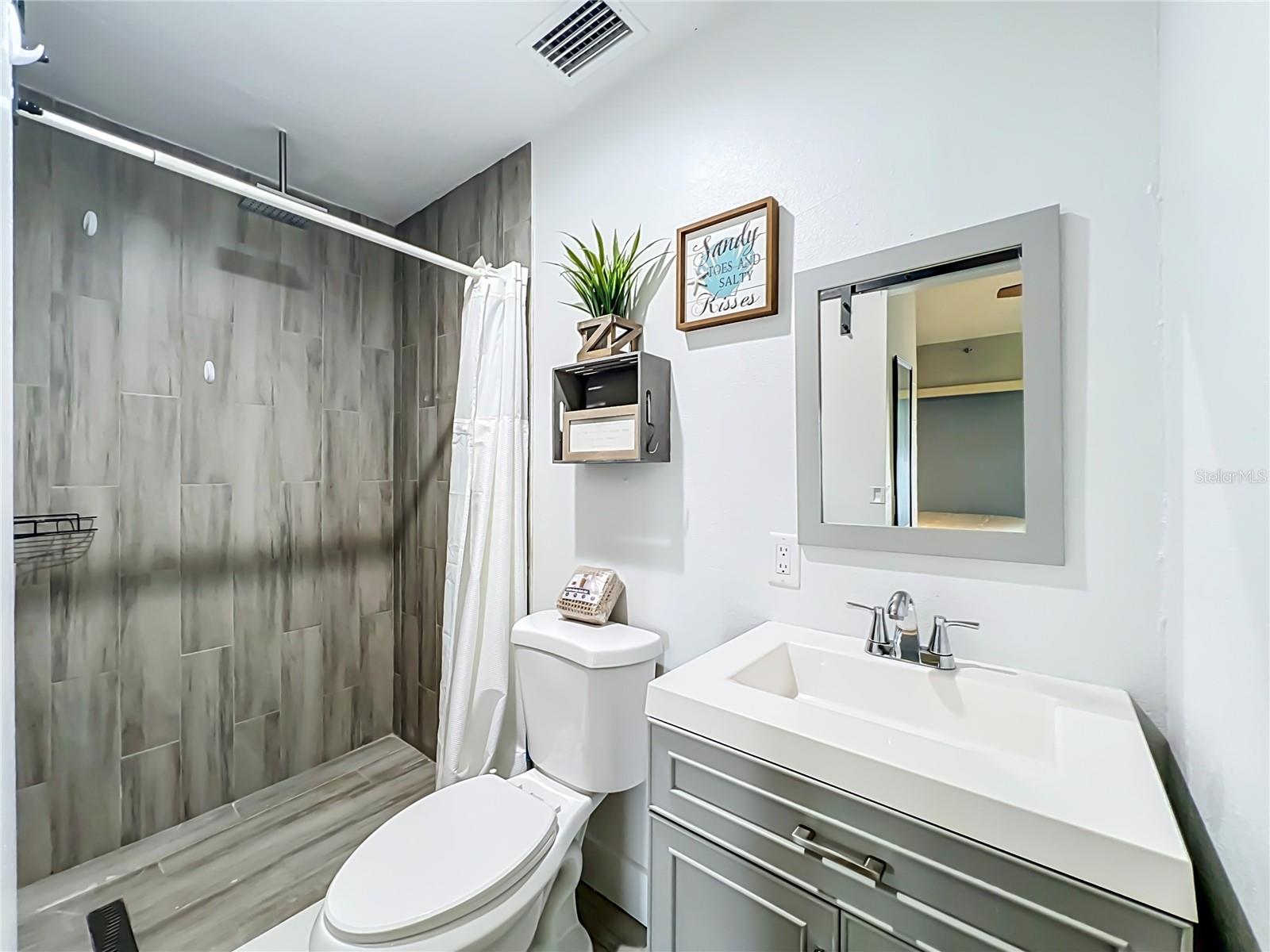 2425 LAUDERDALE CT