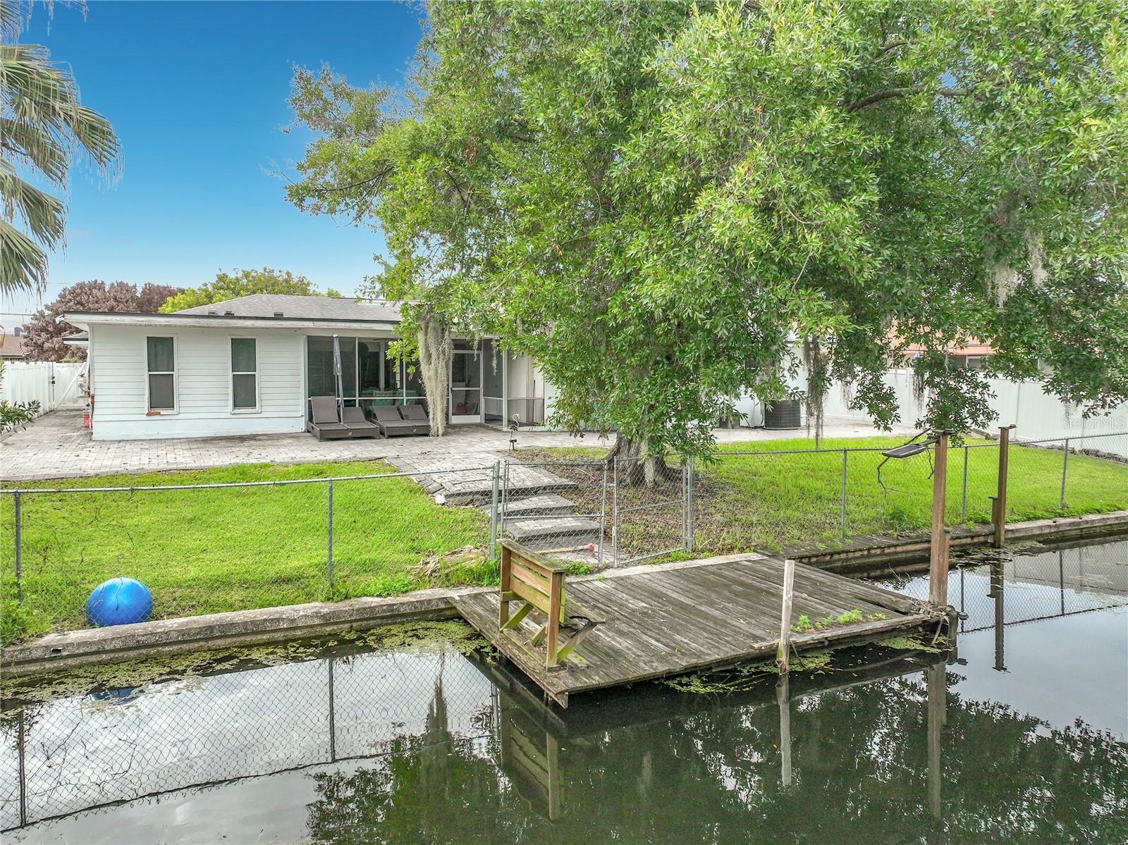 2425 LAUDERDALE CT