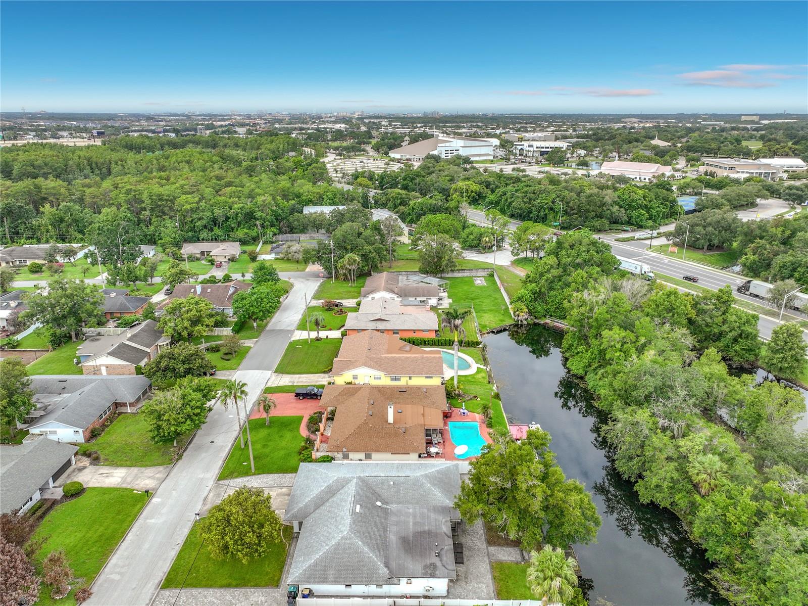 2425 LAUDERDALE CT