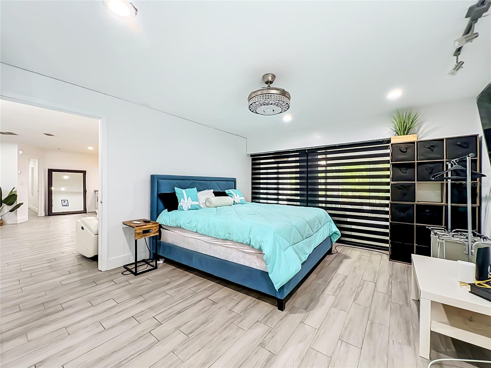 2425 LAUDERDALE CT