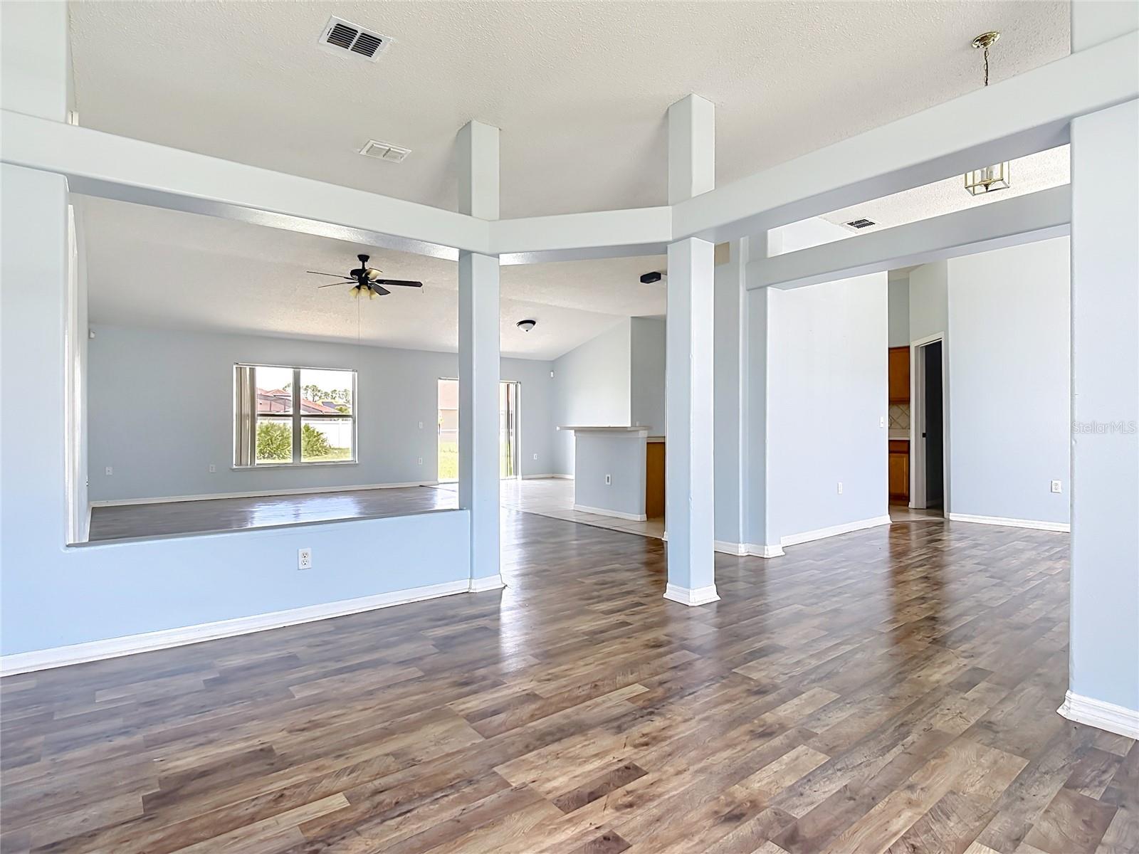 1001 EIFFEL LN