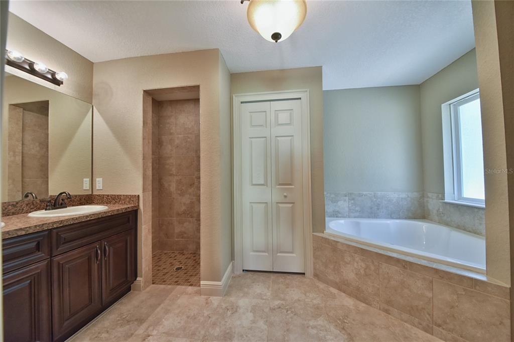 1693 SW 168 LOOP