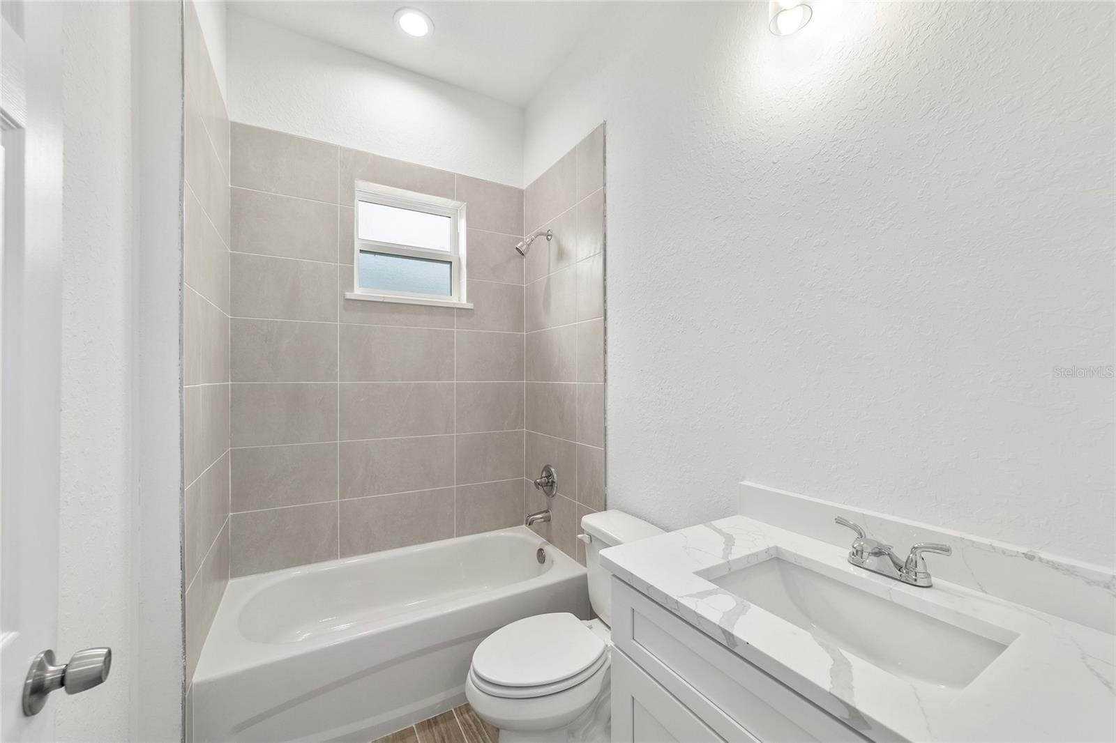 4 LOCUST RUN CIR