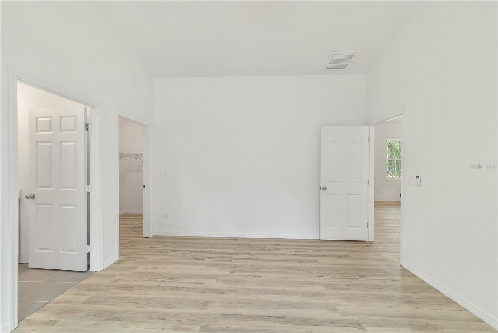 4 LOCUST RUN CIR