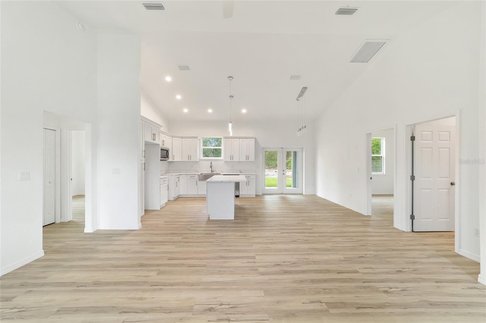 4 LOCUST RUN CIR