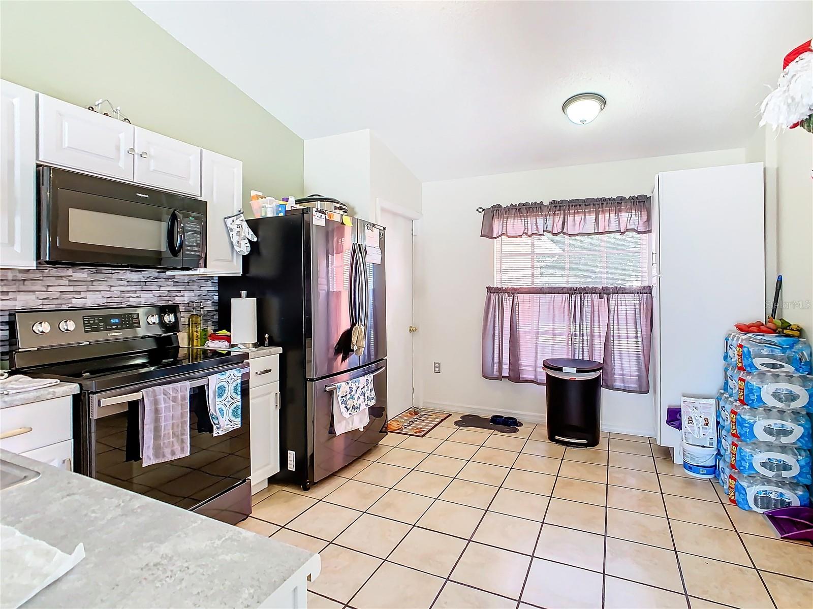 927 NANCY CT