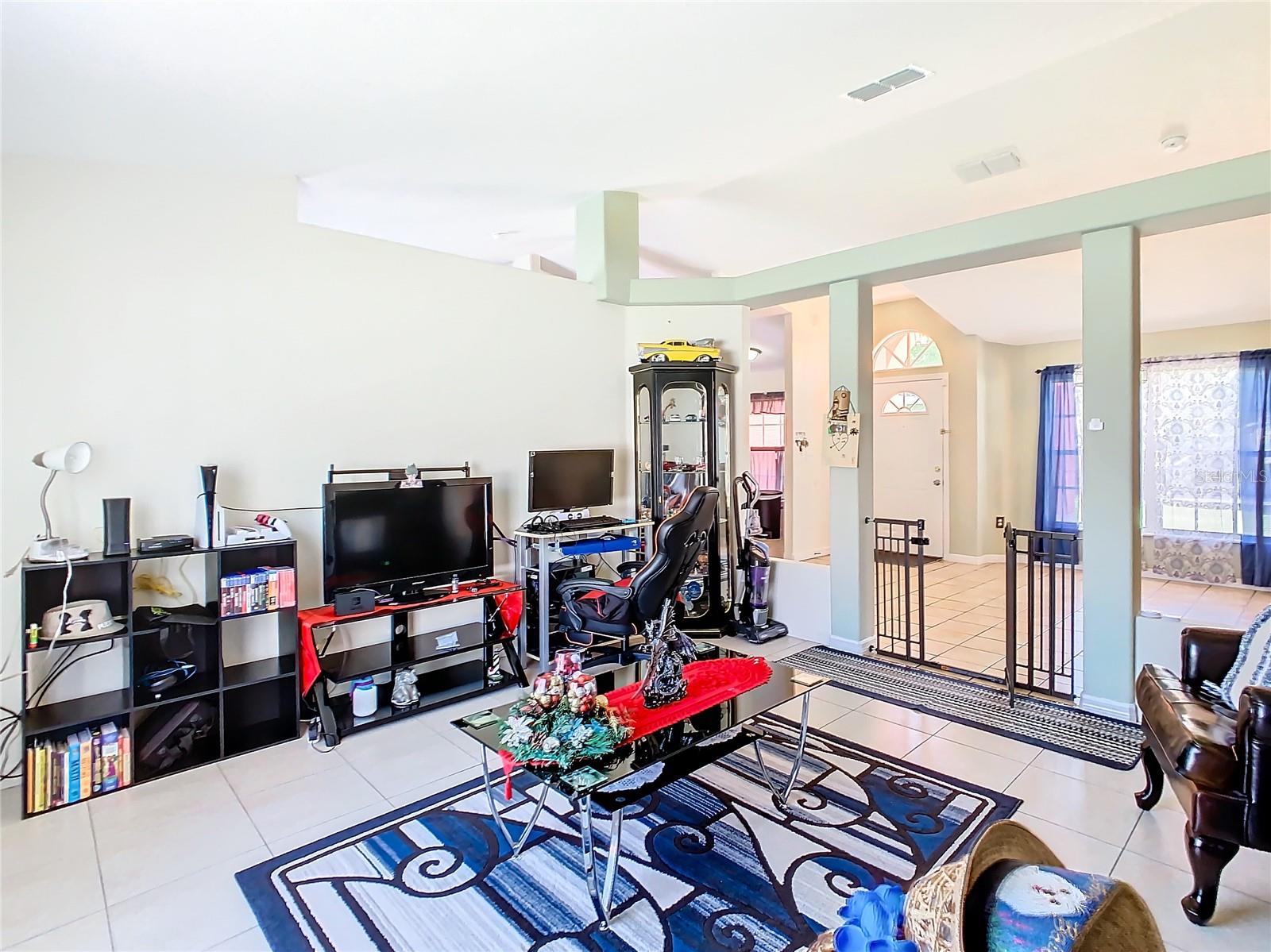 927 NANCY CT