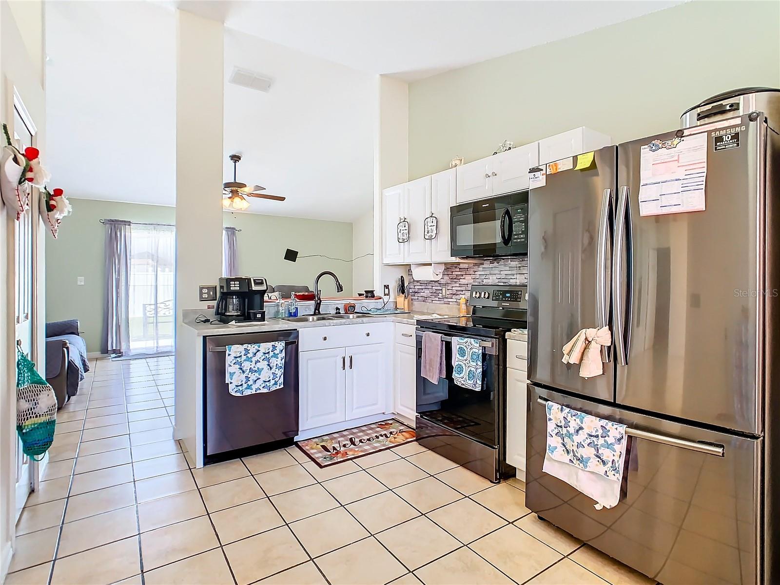 927 NANCY CT