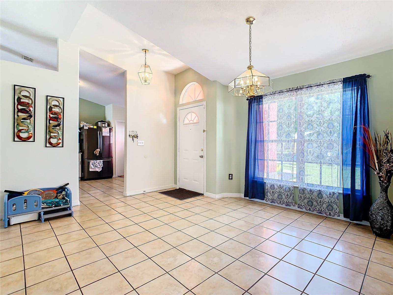 927 NANCY CT