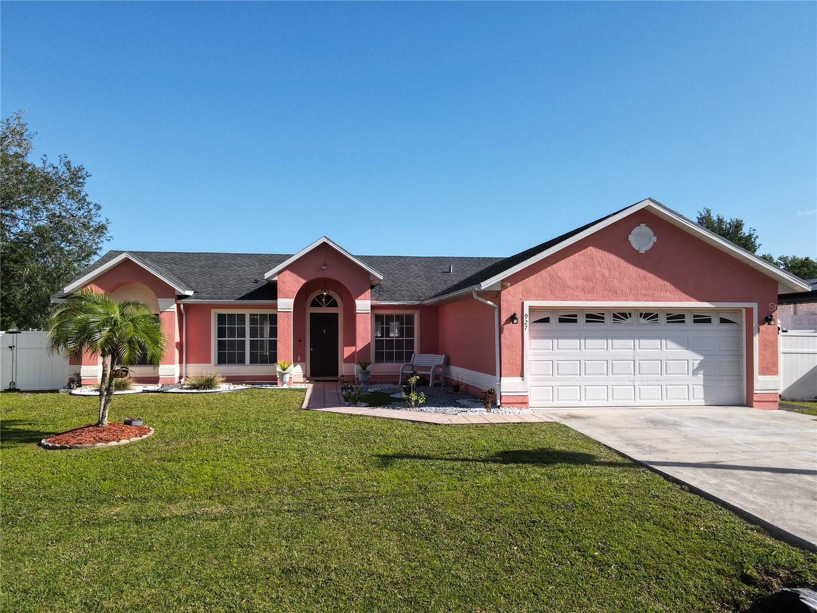 927 NANCY CT
