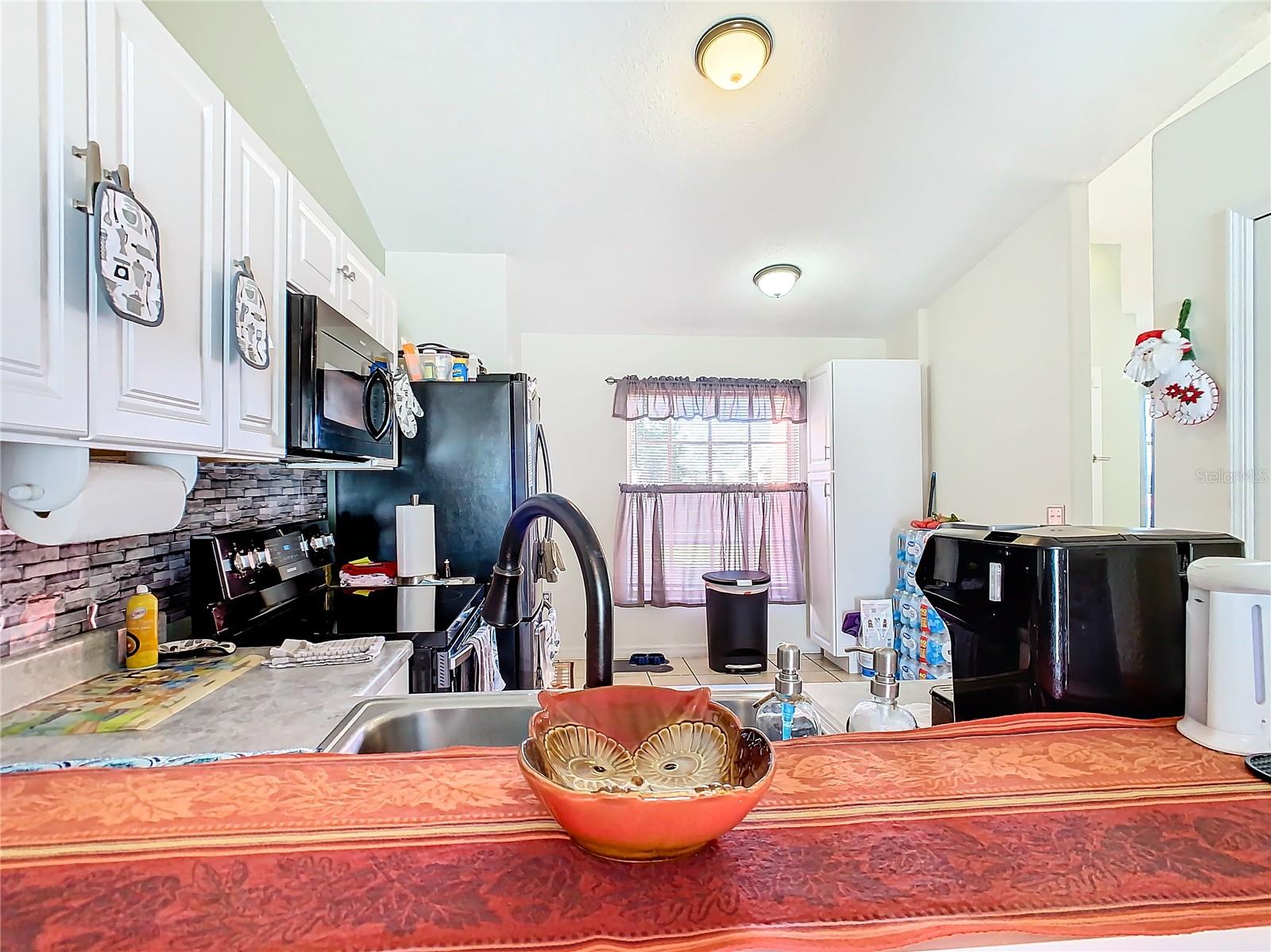 927 NANCY CT