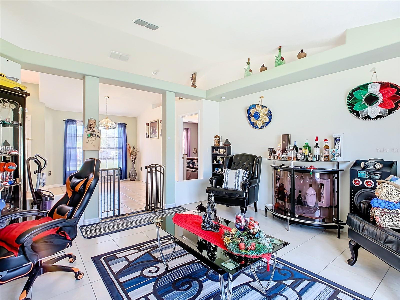 927 NANCY CT