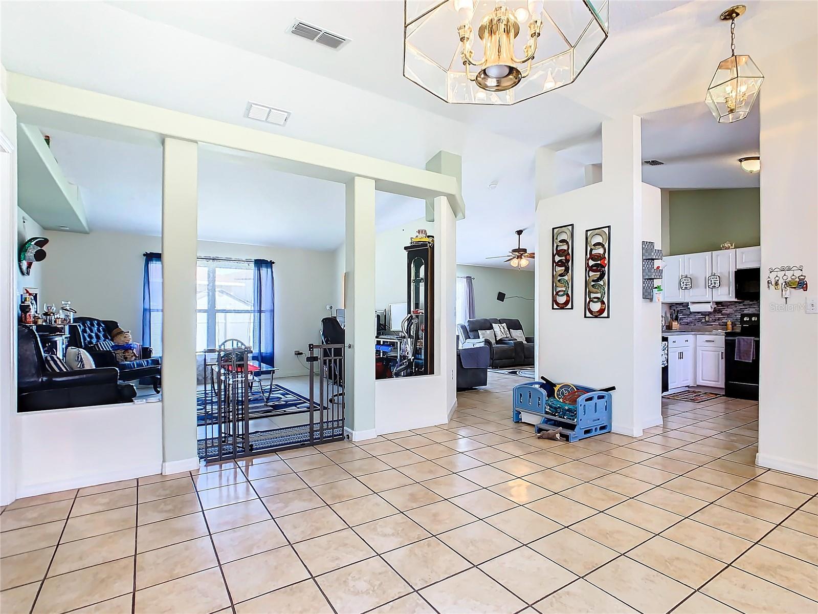 927 NANCY CT
