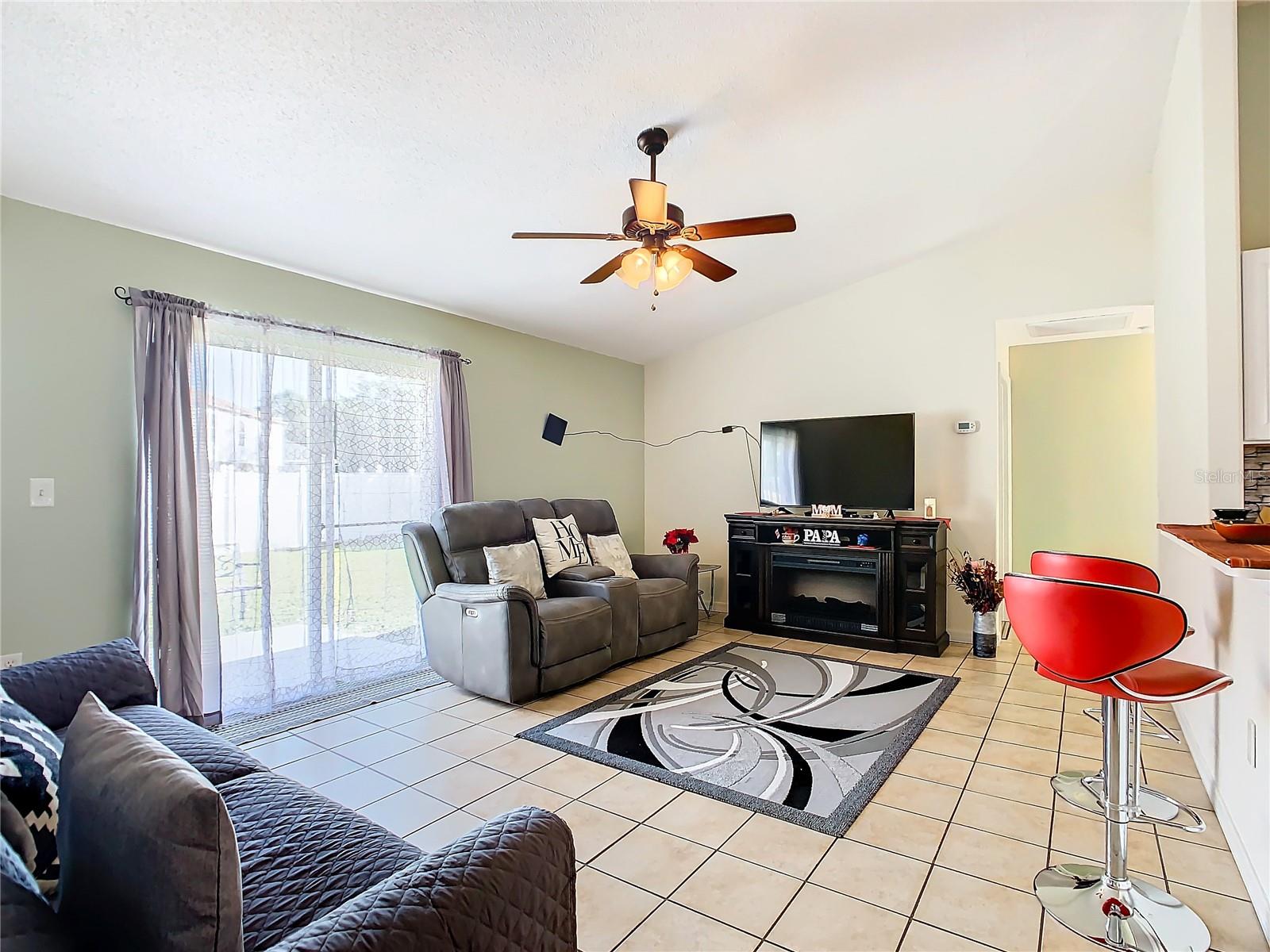 927 NANCY CT