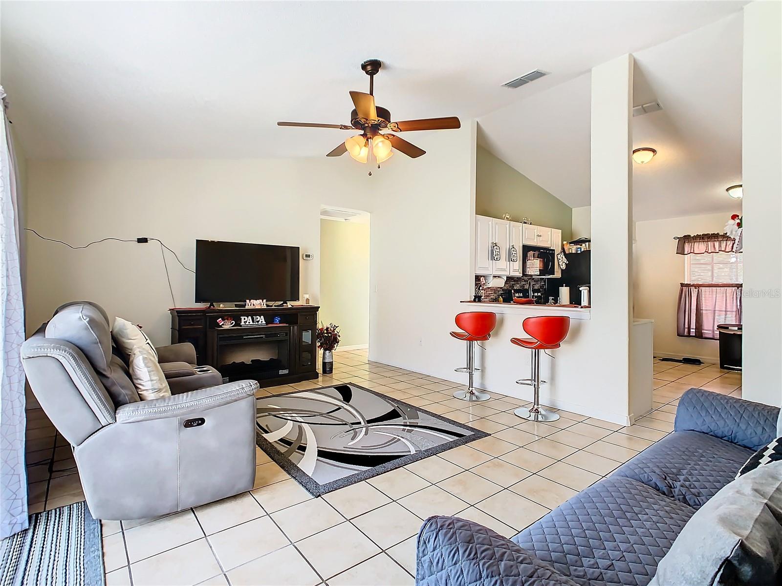 927 NANCY CT
