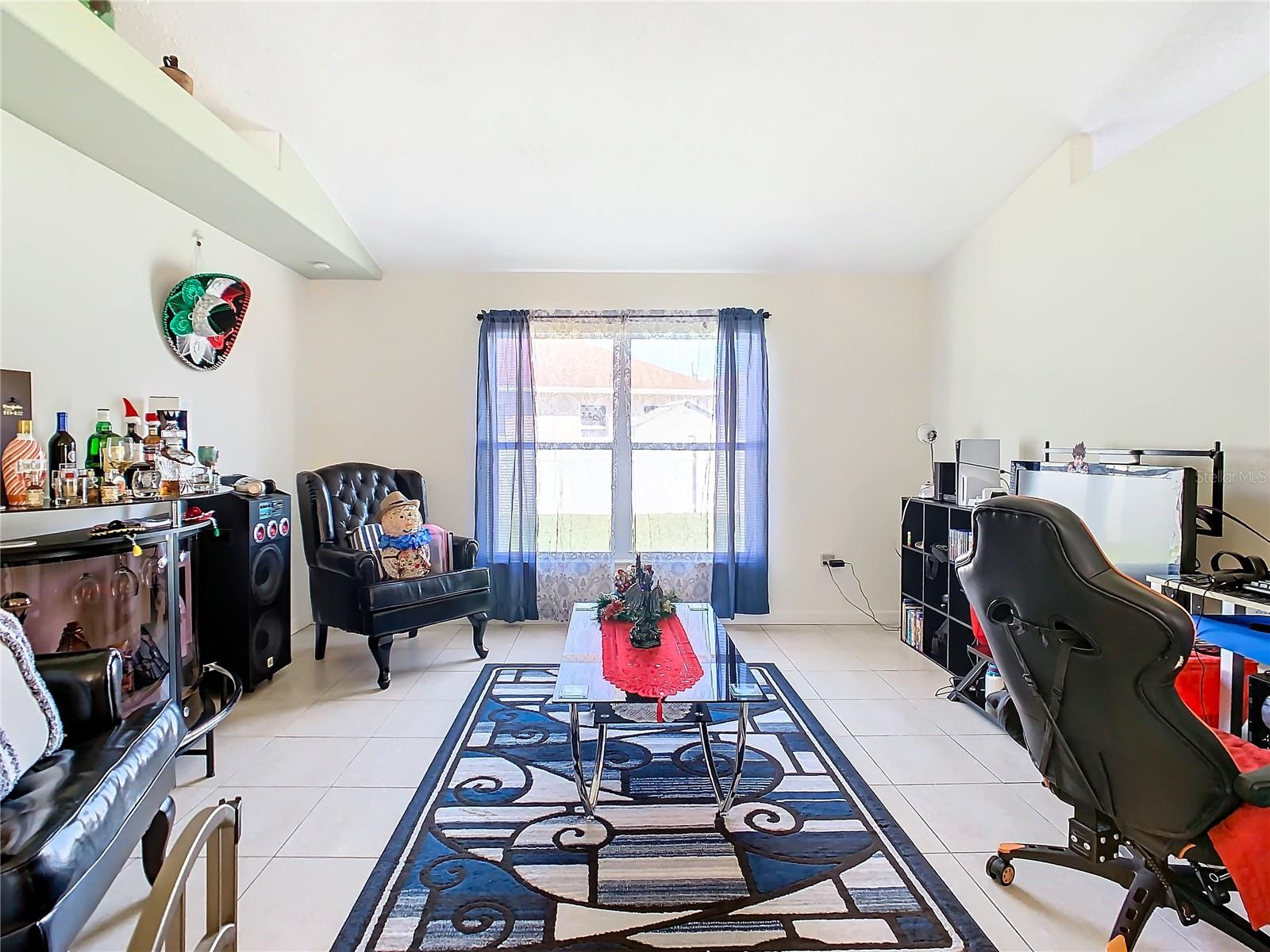 927 NANCY CT