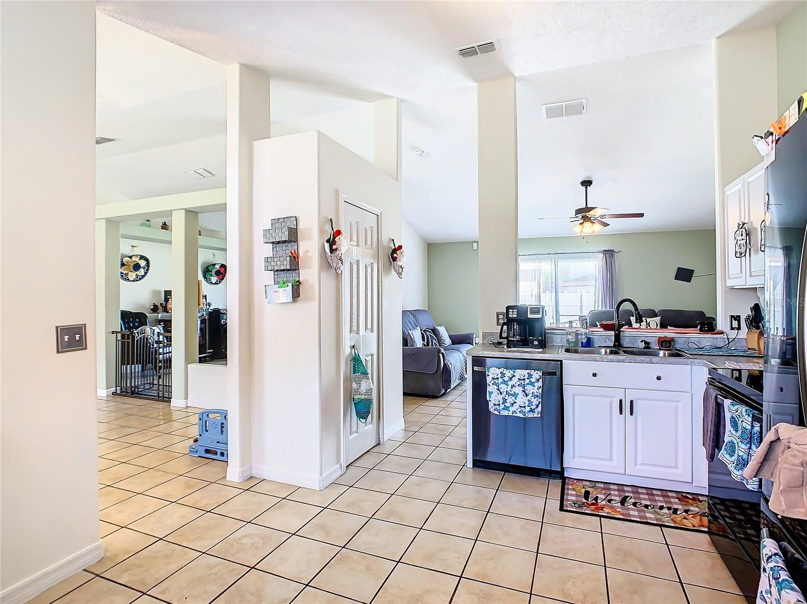 927 NANCY CT