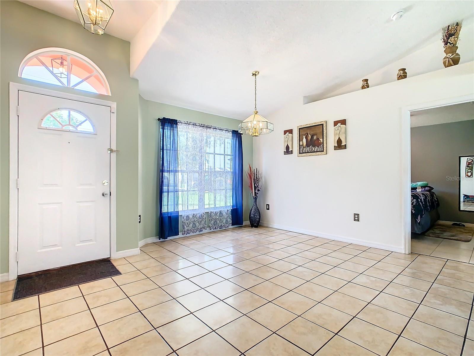 927 NANCY CT