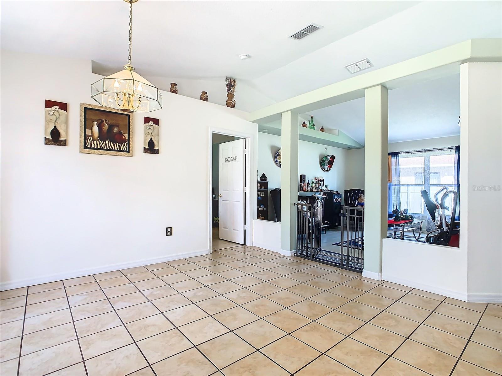 927 NANCY CT