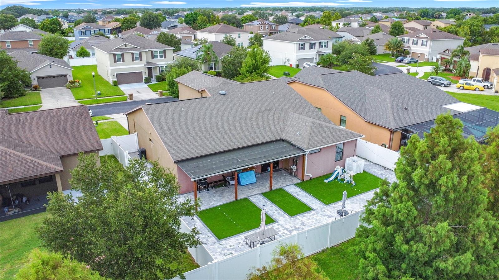 911 LA TERRAZA LN