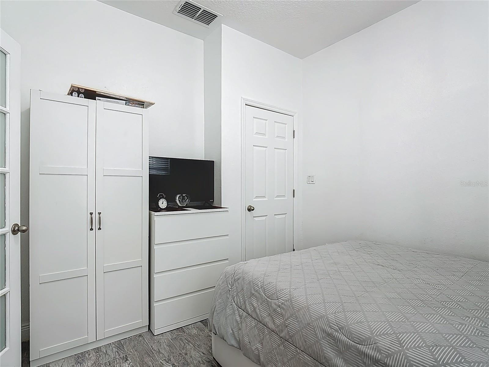 911 LA TERRAZA LN