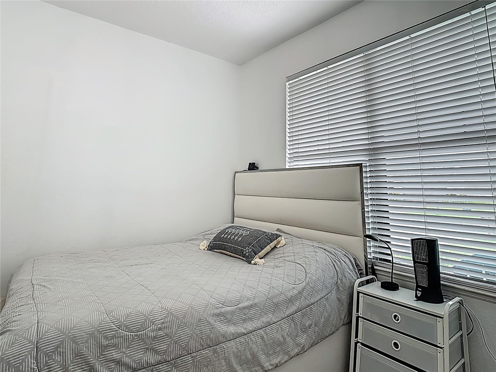 911 LA TERRAZA LN